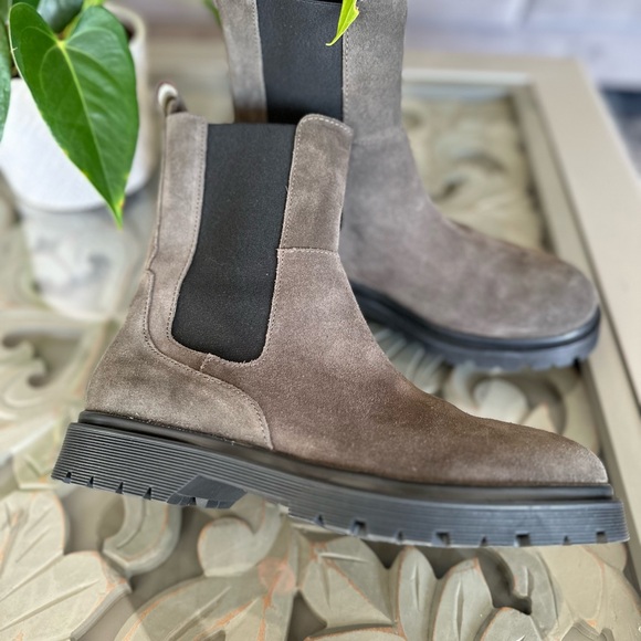 Camel Active, Authentic Chelsea Boots, Taupe Suede Leather, Wm's.10, Brand New! - Picture 10 of 12